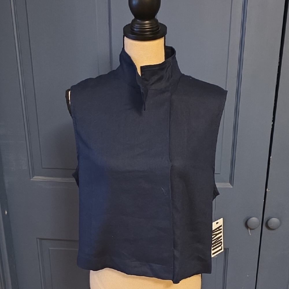 NWT $138 lunya Navy Sleeveless Mock-Neck Crop Top Snaps Sz Medium